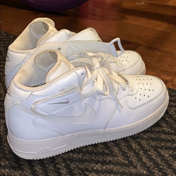 Used Air Force 1 size 8.5 - Picture 2 of 7